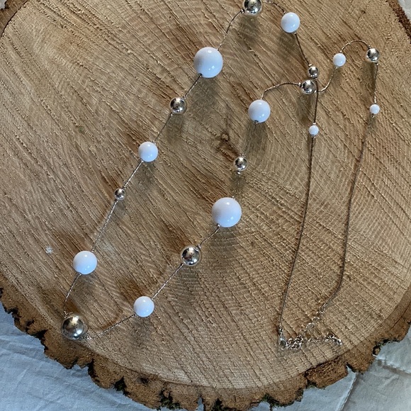 Bundle of long silver gem necklaces, mid length and pairs of elastic metal rings - Picture 4 of 15